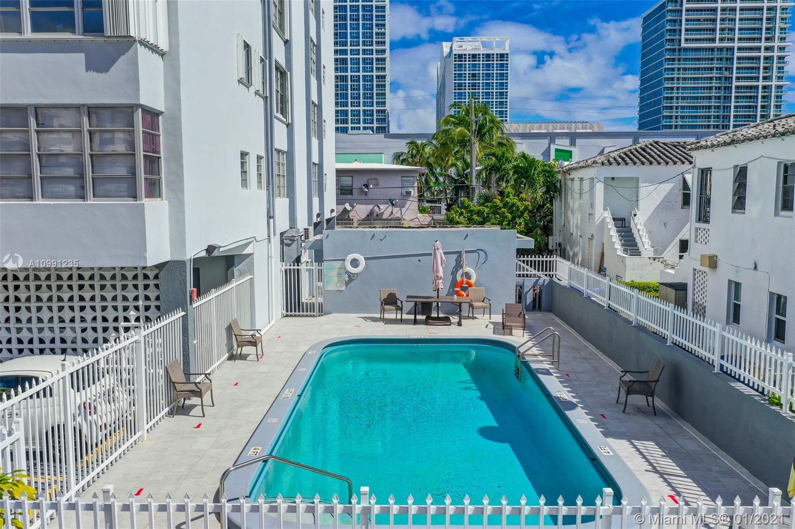 Miami Beach, FL 33141,6855 Abbott Ave #302