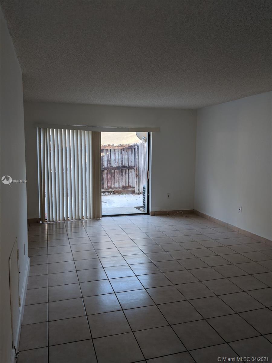 Pembroke Pines, FL 33025,321 Palm Cir E #321