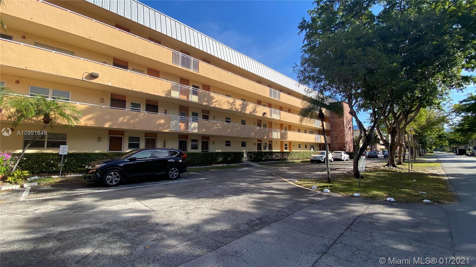 North Miami Beach, FL 33160,3551 NE 169th St #305