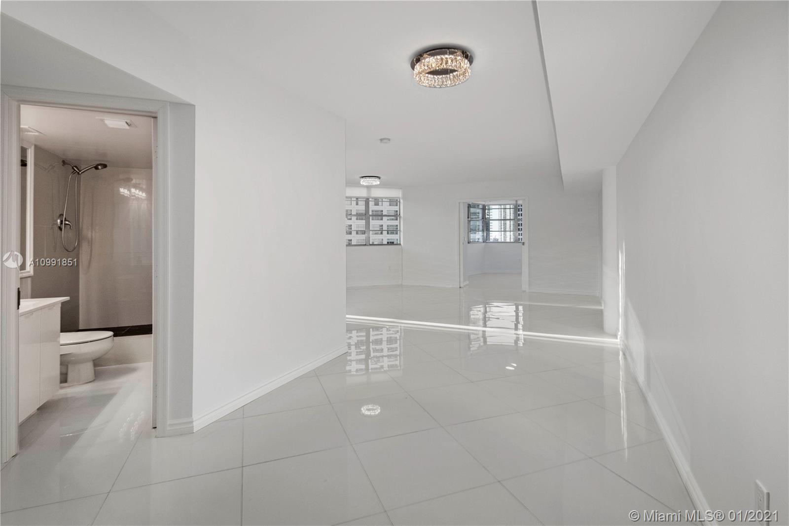 Miami, FL 33131,825 Brickell Bay Dr #2048