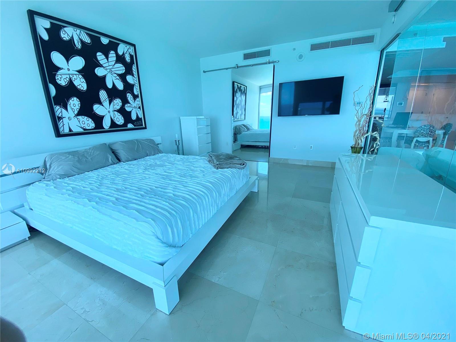 Sunny Isles Beach, FL 33160,17001 collins ave #2902