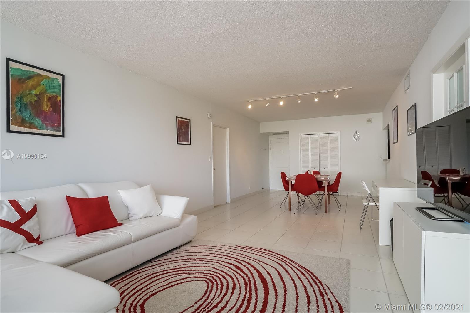 Hollywood, FL 33019,3725 S Ocean Dr #419