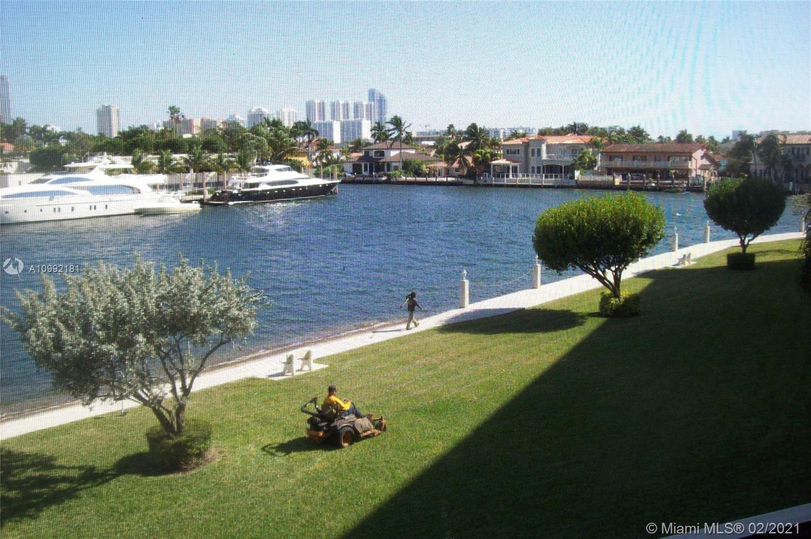 Aventura, FL 33160,3030 Marcos Dr #T307