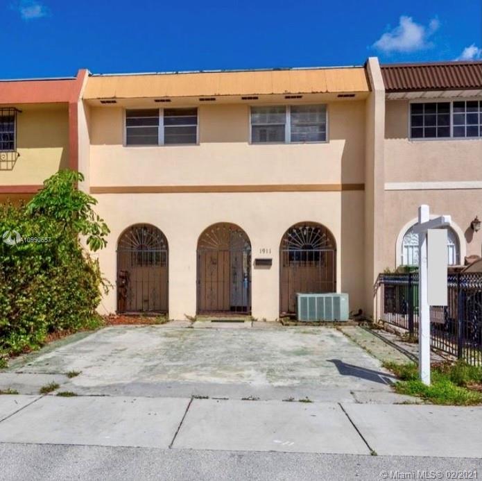 1911 W 72nd St, Hialeah, FL 33014