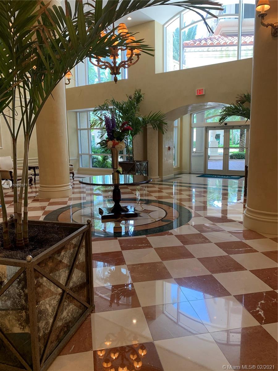 Aventura, FL 33180,20000 E Country Club Dr #206