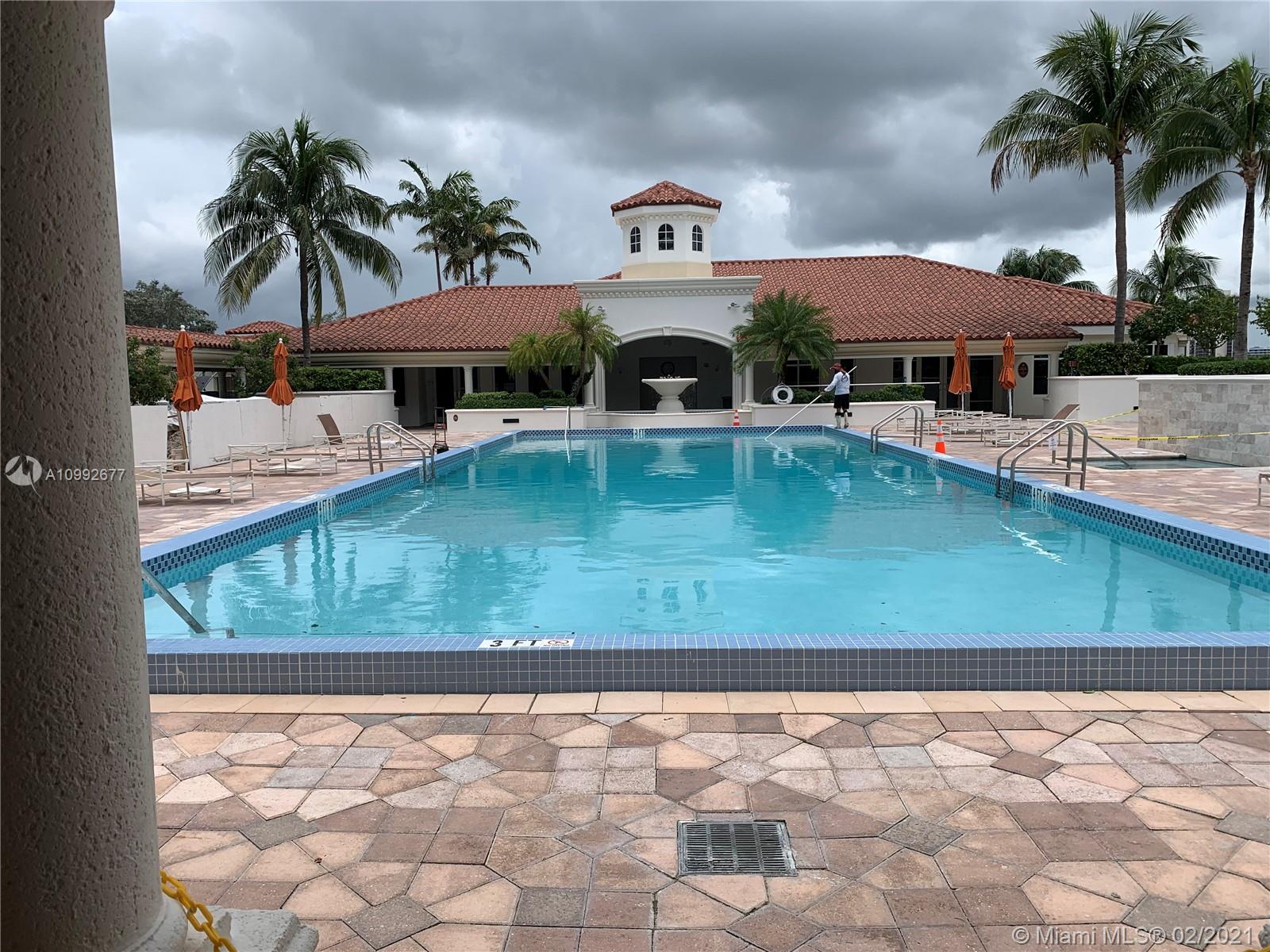 Aventura, FL 33180,20000 E Country Club Dr #206