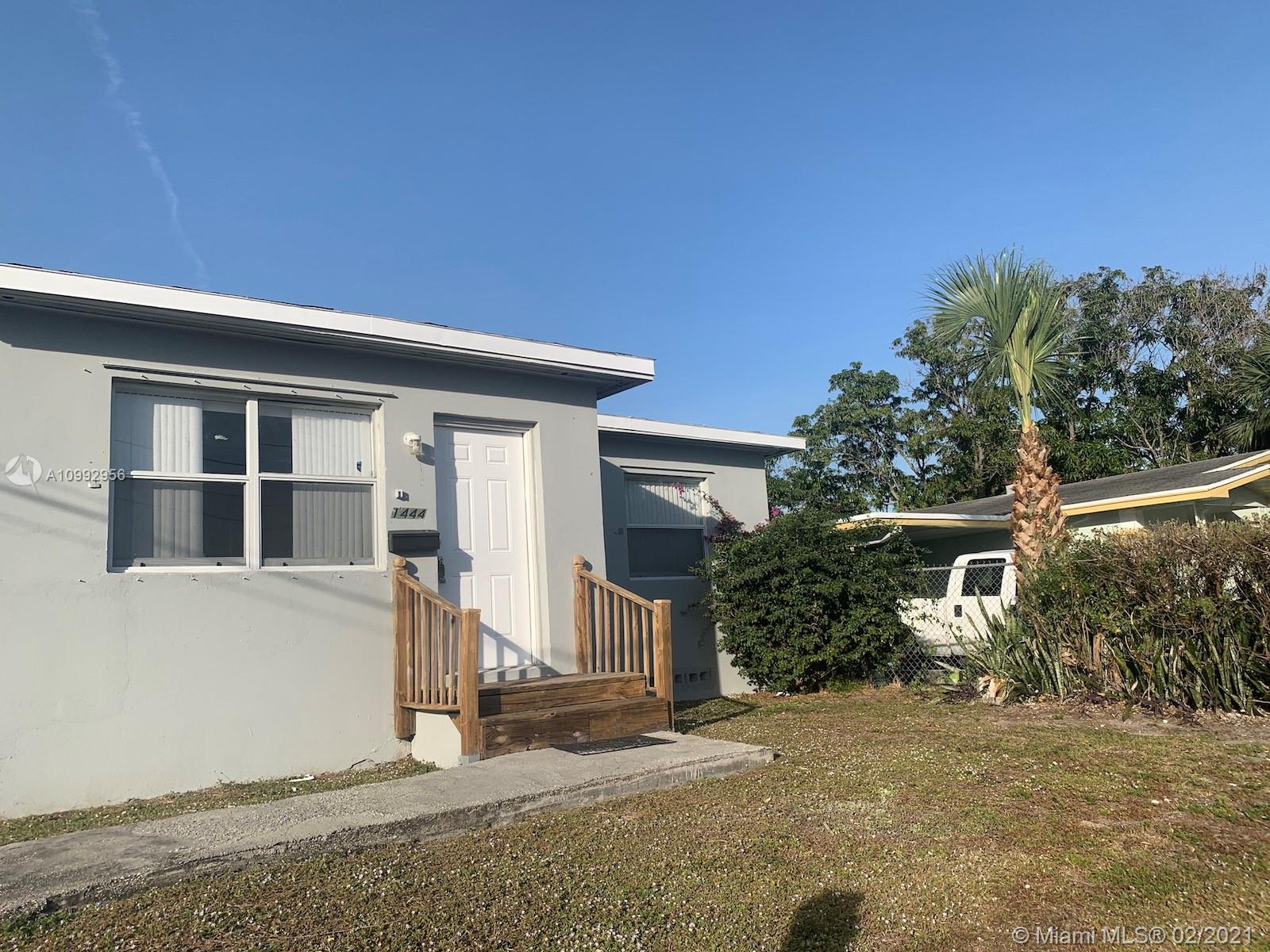 1444 W 28th St, Riviera Beach, FL 33404