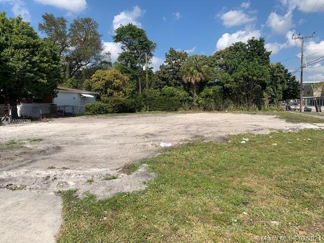 North Miami, FL 33161,695 NE 135th St