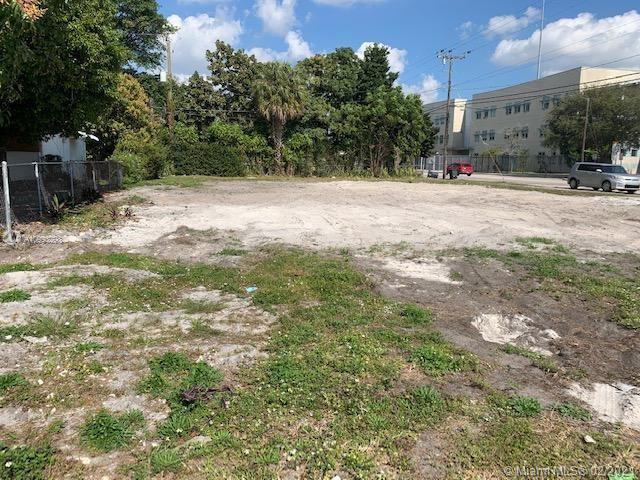 North Miami, FL 33161,695 NE 135th St