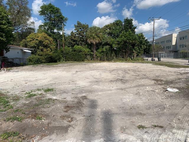 North Miami, FL 33161,695 NE 135th St