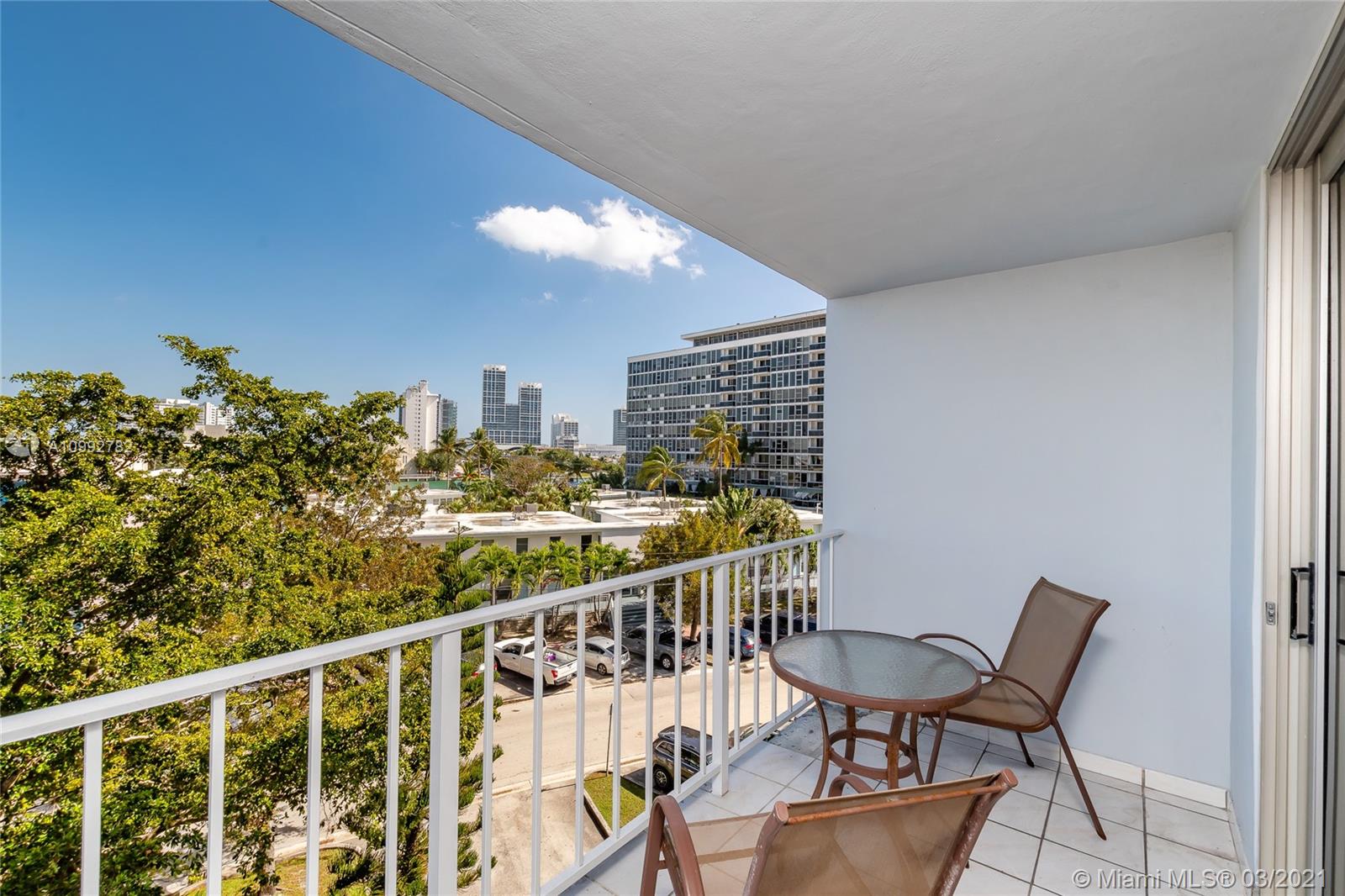 Miami Beach, FL 33141,6900 Bay Dr #4F