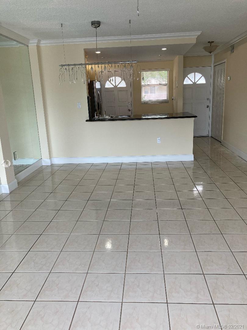 North Miami Beach, FL 33160,3725 NE 169 St #207