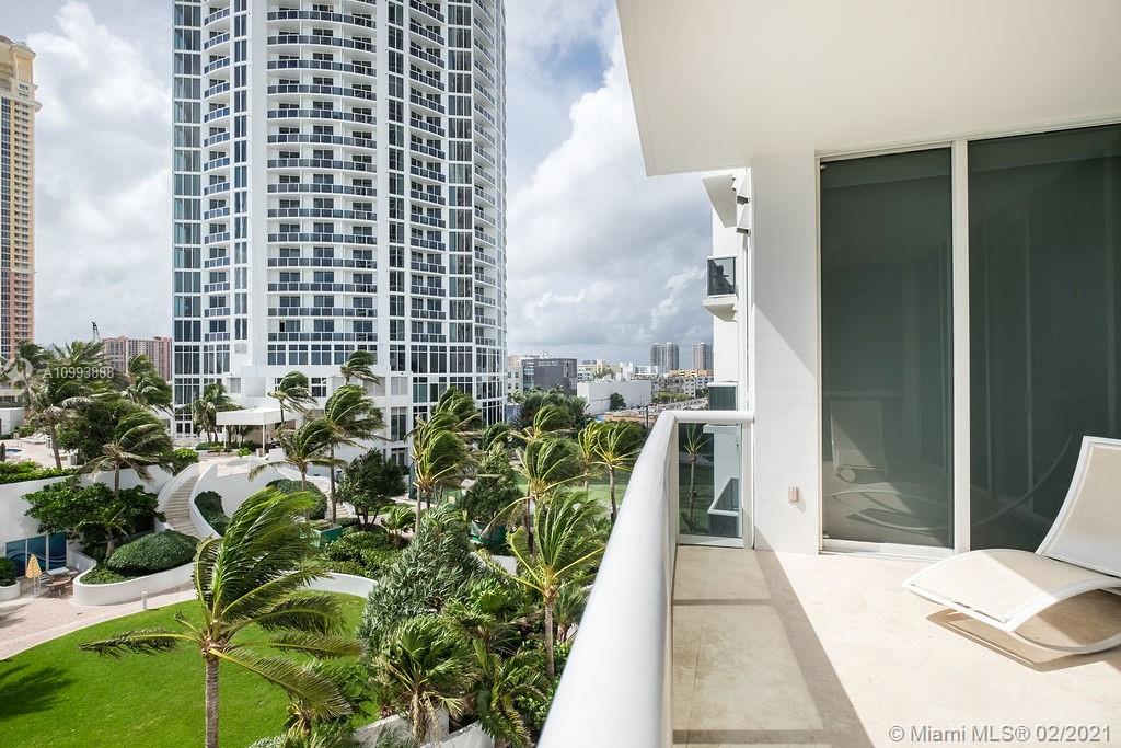 Sunny Isles Beach, FL 33160,18101 Collins Ave #704