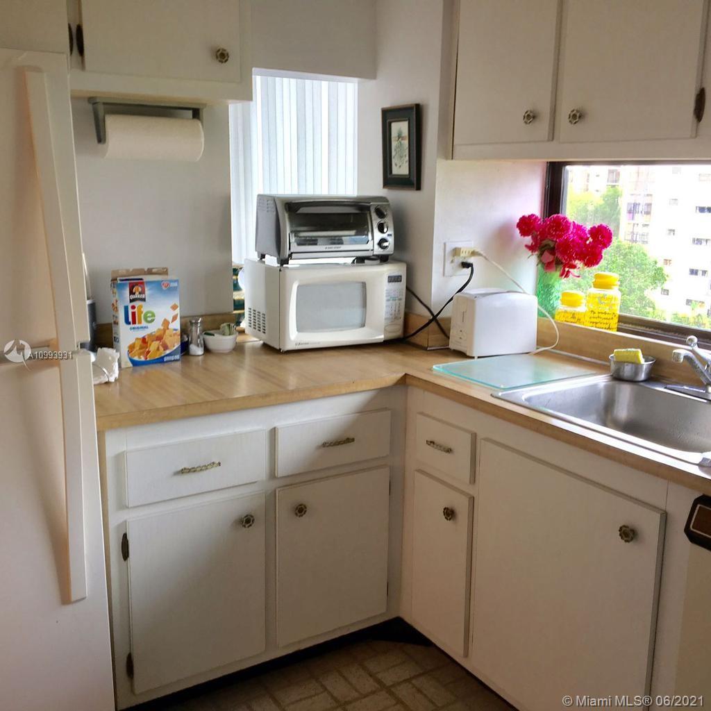 16919 N Bay Rd 706