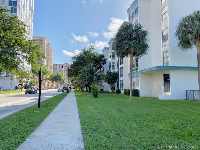 Sunny Isles Beach, FL 33160,17620 Atlantic Blvd #207