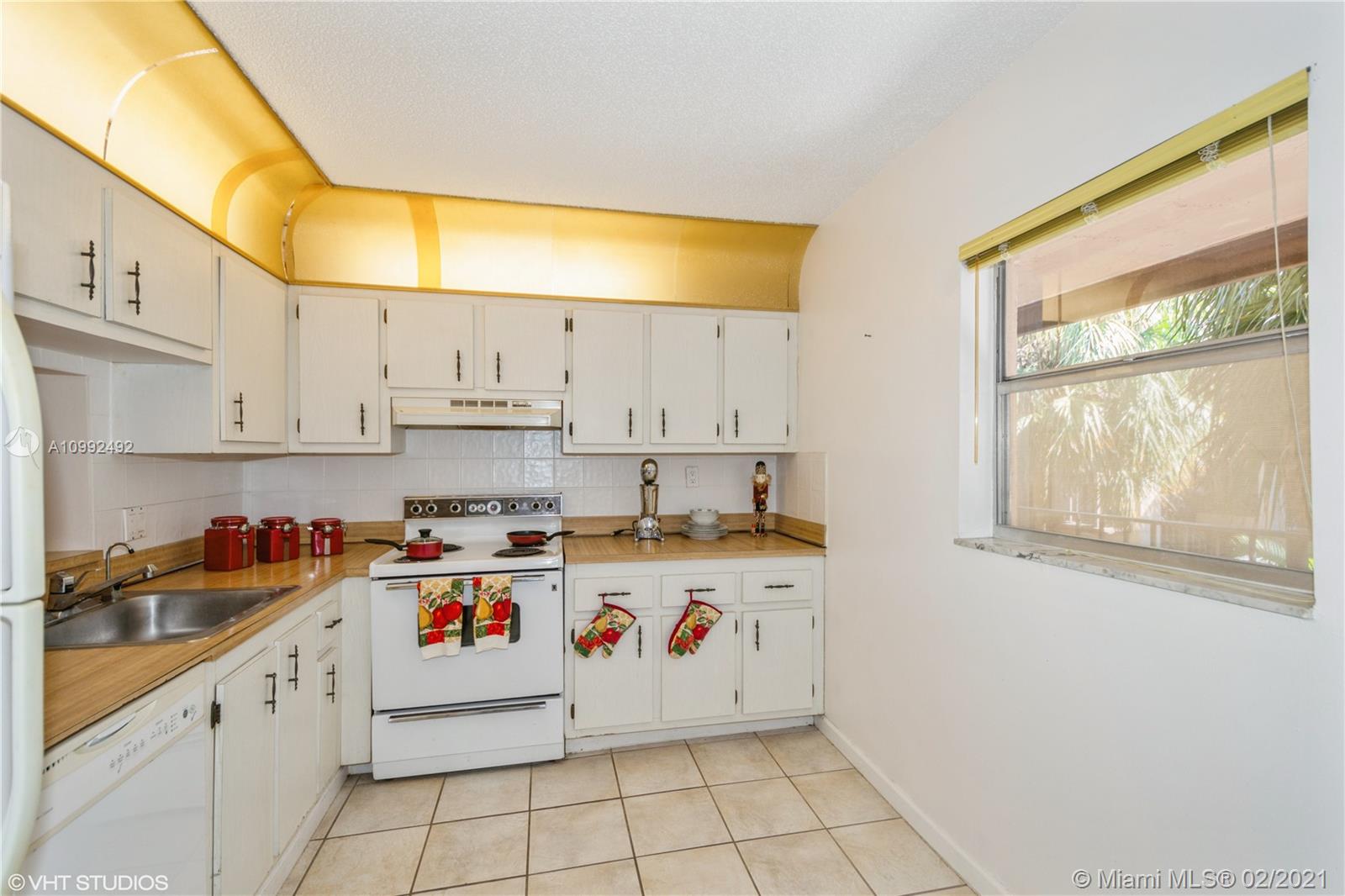 Lauderdale Lakes, FL 33311,2850 Somerset Dr #318L