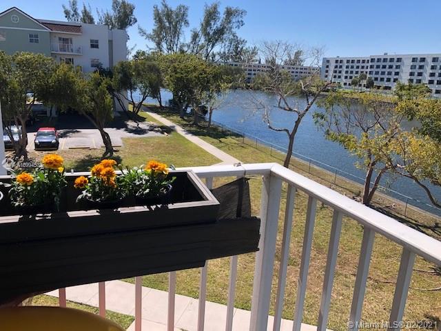 Cutler Bay, FL 33189,8260 SW 210th St #210