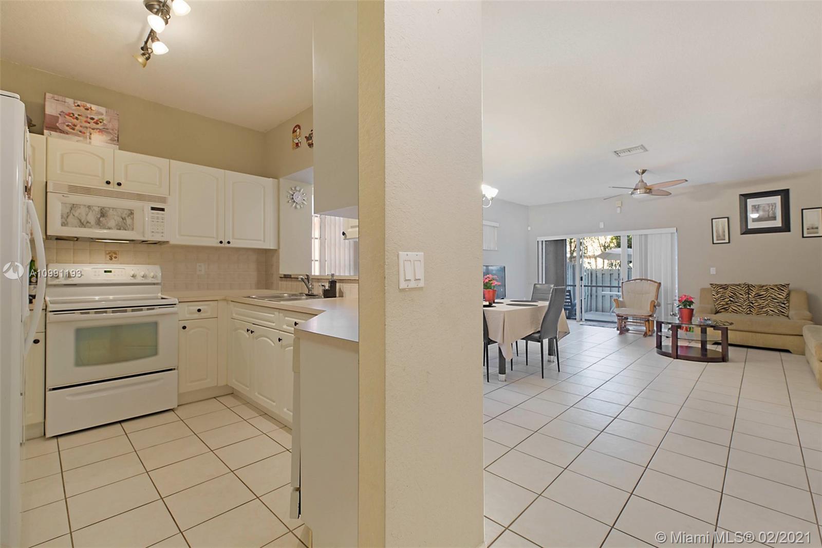Pembroke Pines, FL 33024,1115 NW 100th Ave #1115
