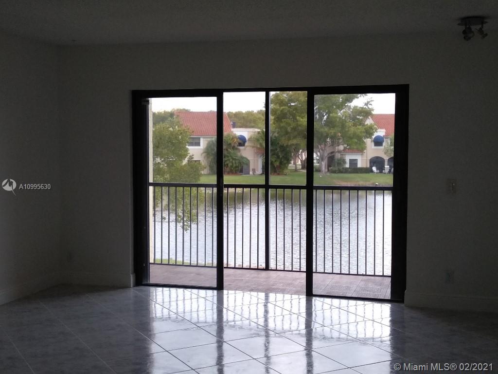 Weston, FL 33326,436 Lakeview Dr #205