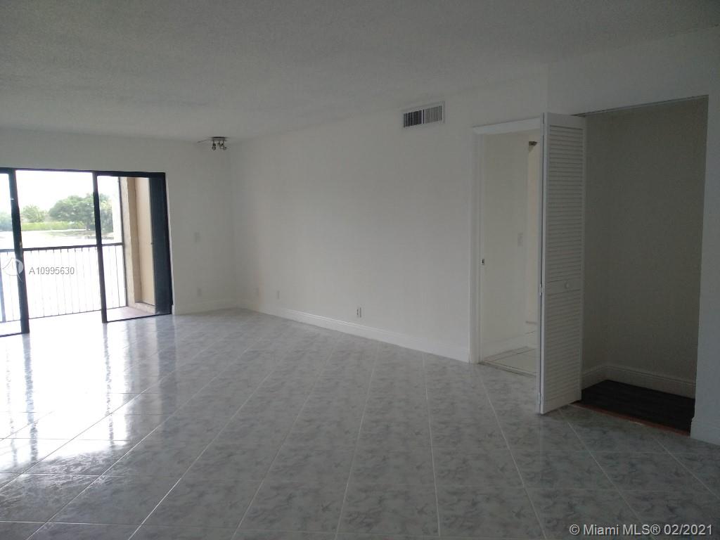 Weston, FL 33326,436 Lakeview Dr #205