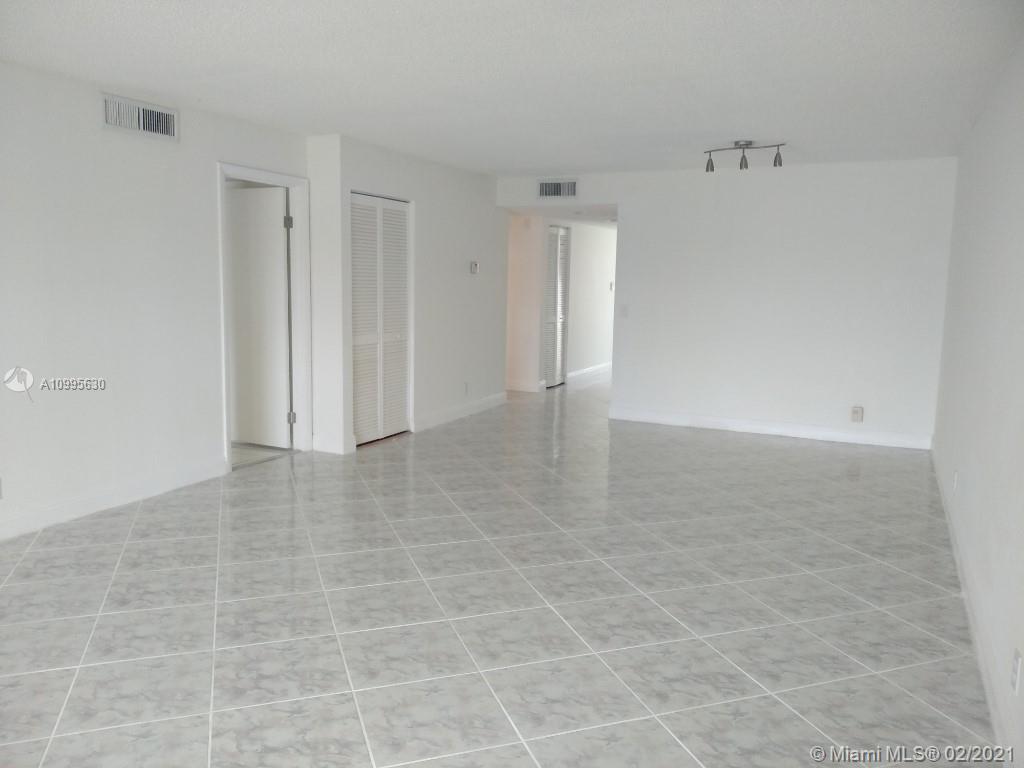 Weston, FL 33326,436 Lakeview Dr #205