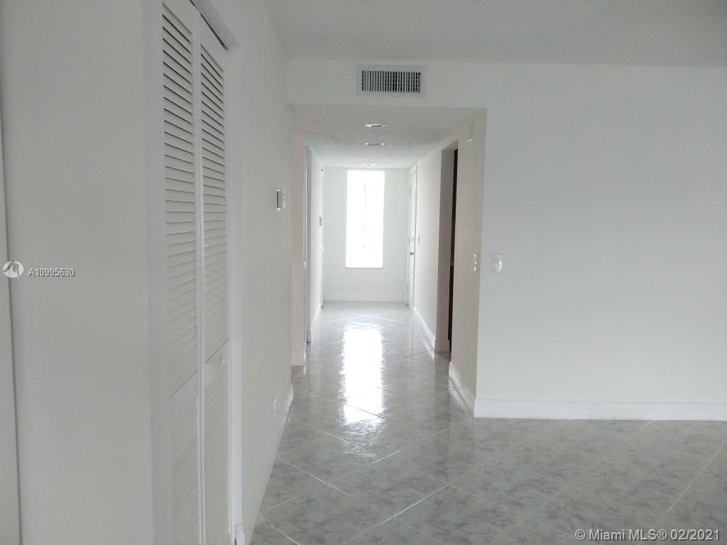 Weston, FL 33326,436 Lakeview Dr #205