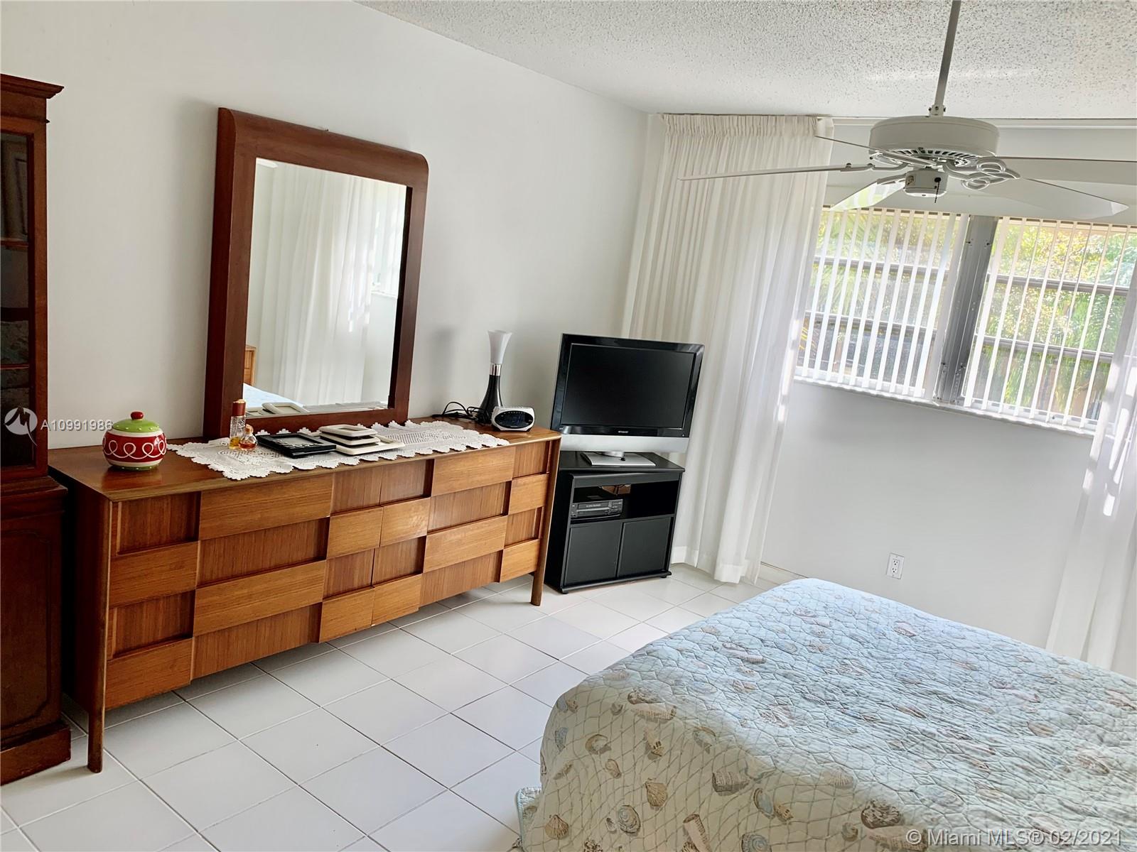 Hallandale Beach, FL 33009,233 NE 14th Ave #205