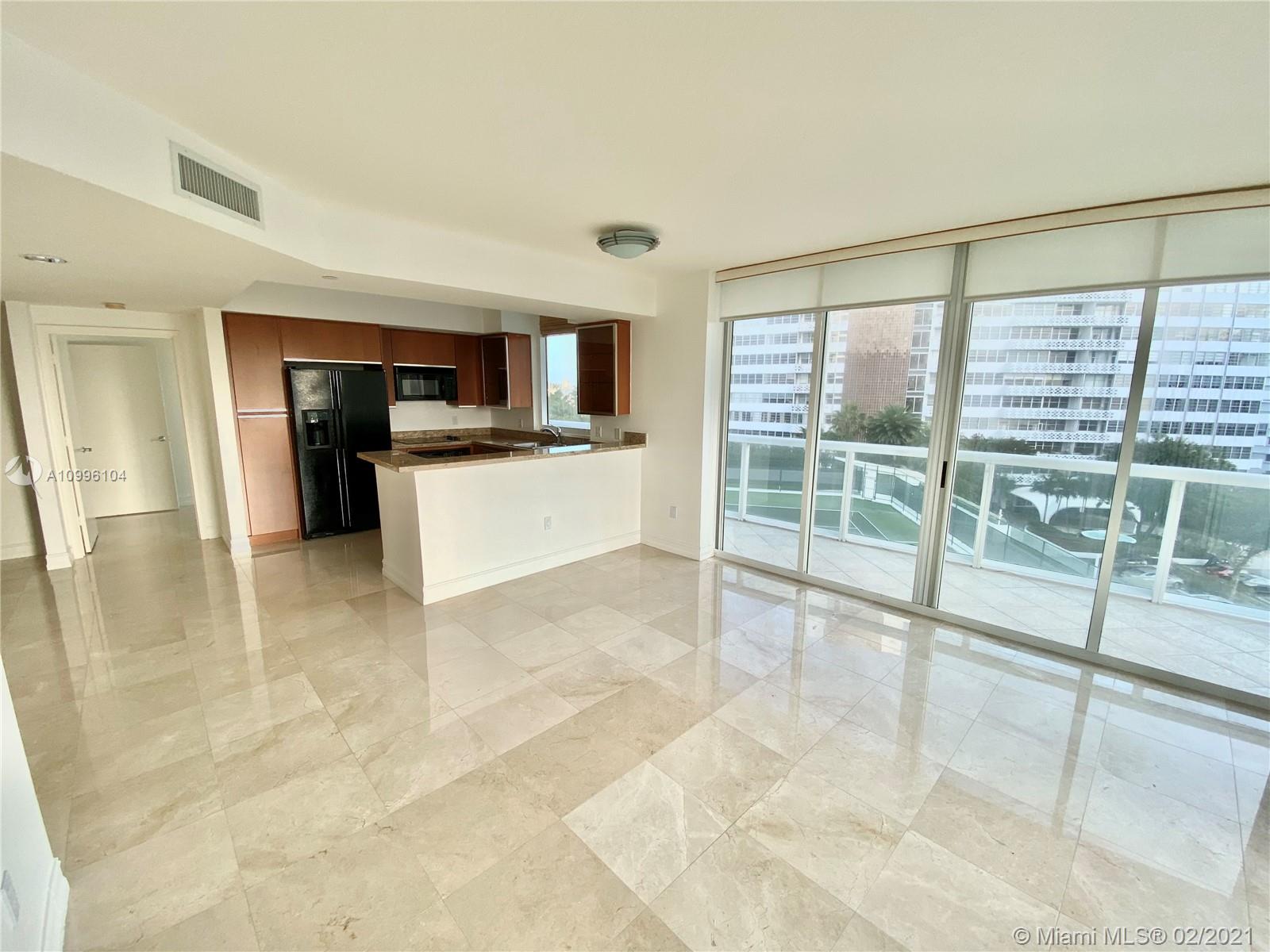 Miami Beach, FL 33139,10 Venetian Way #606