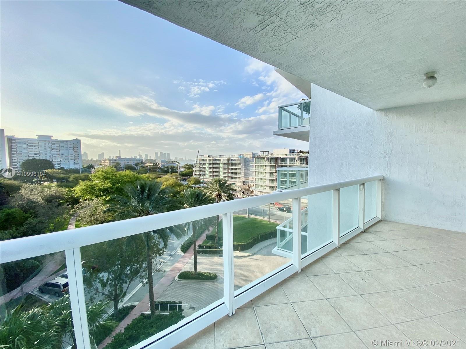 Miami Beach, FL 33139,10 Venetian Way #606