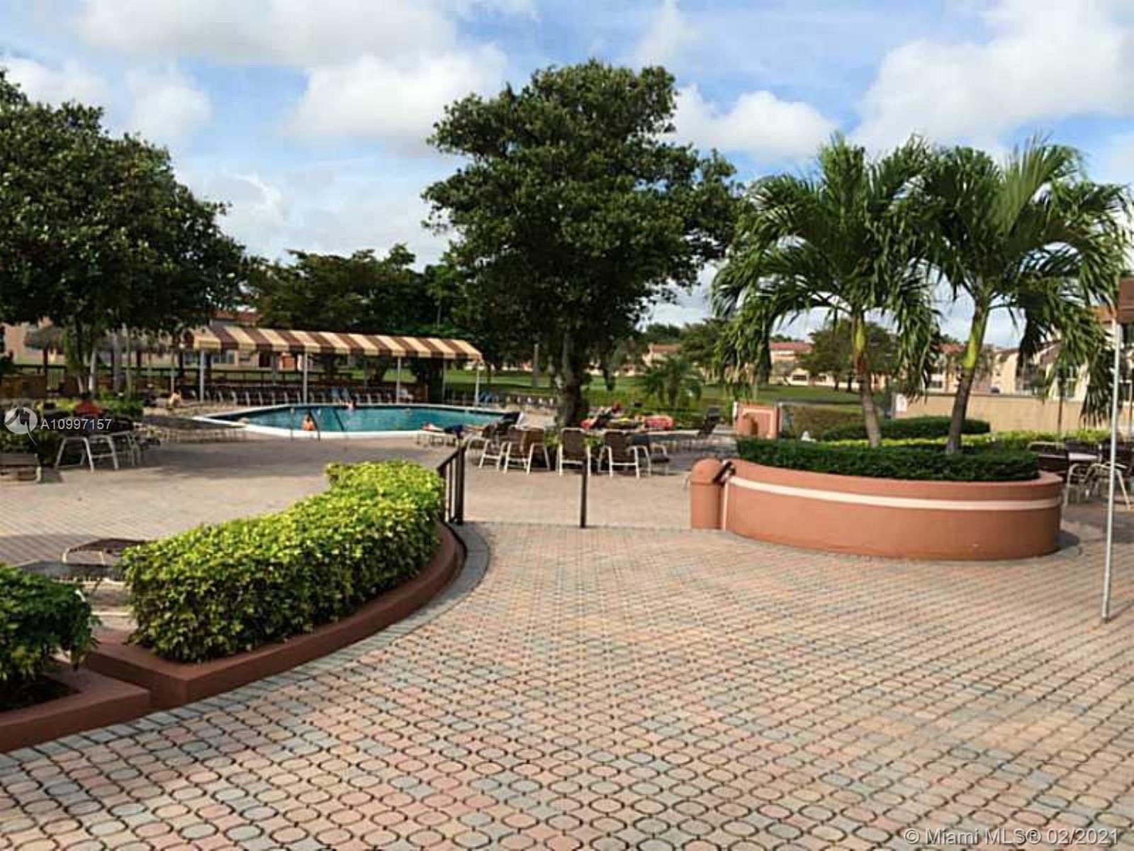 Sunrise, FL 33322,9300 Sunrise Lakes Blvd #207