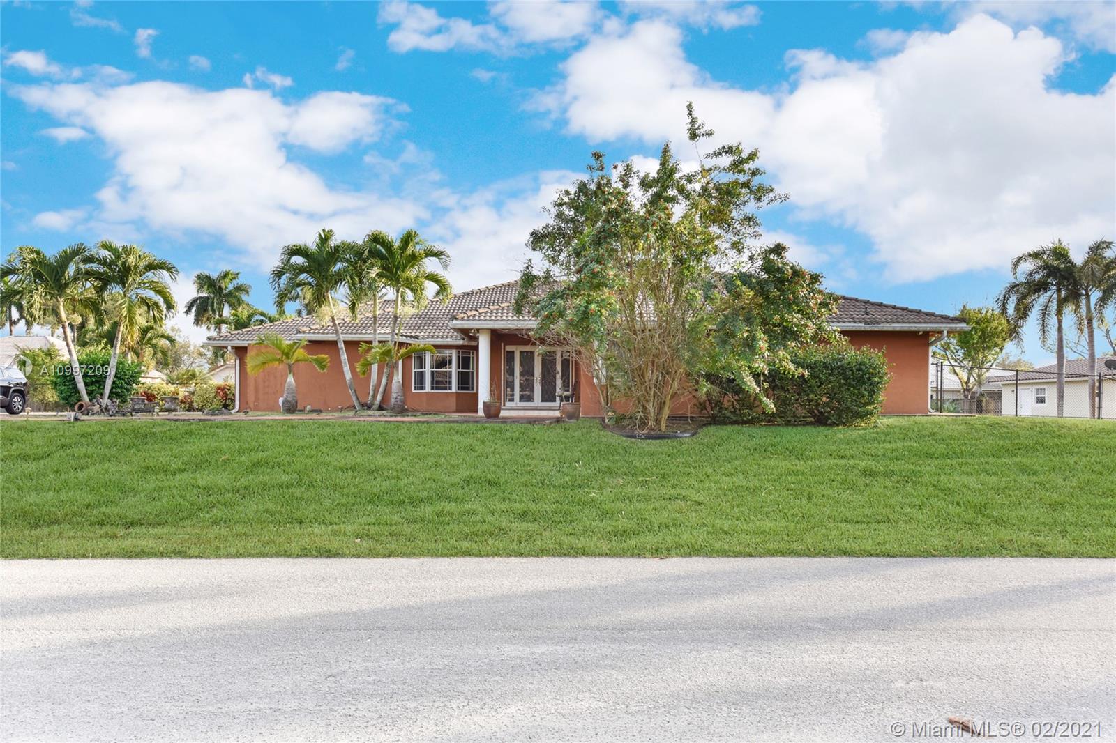 16540 SW 62nd St, Southwest Ranches, FL 33331