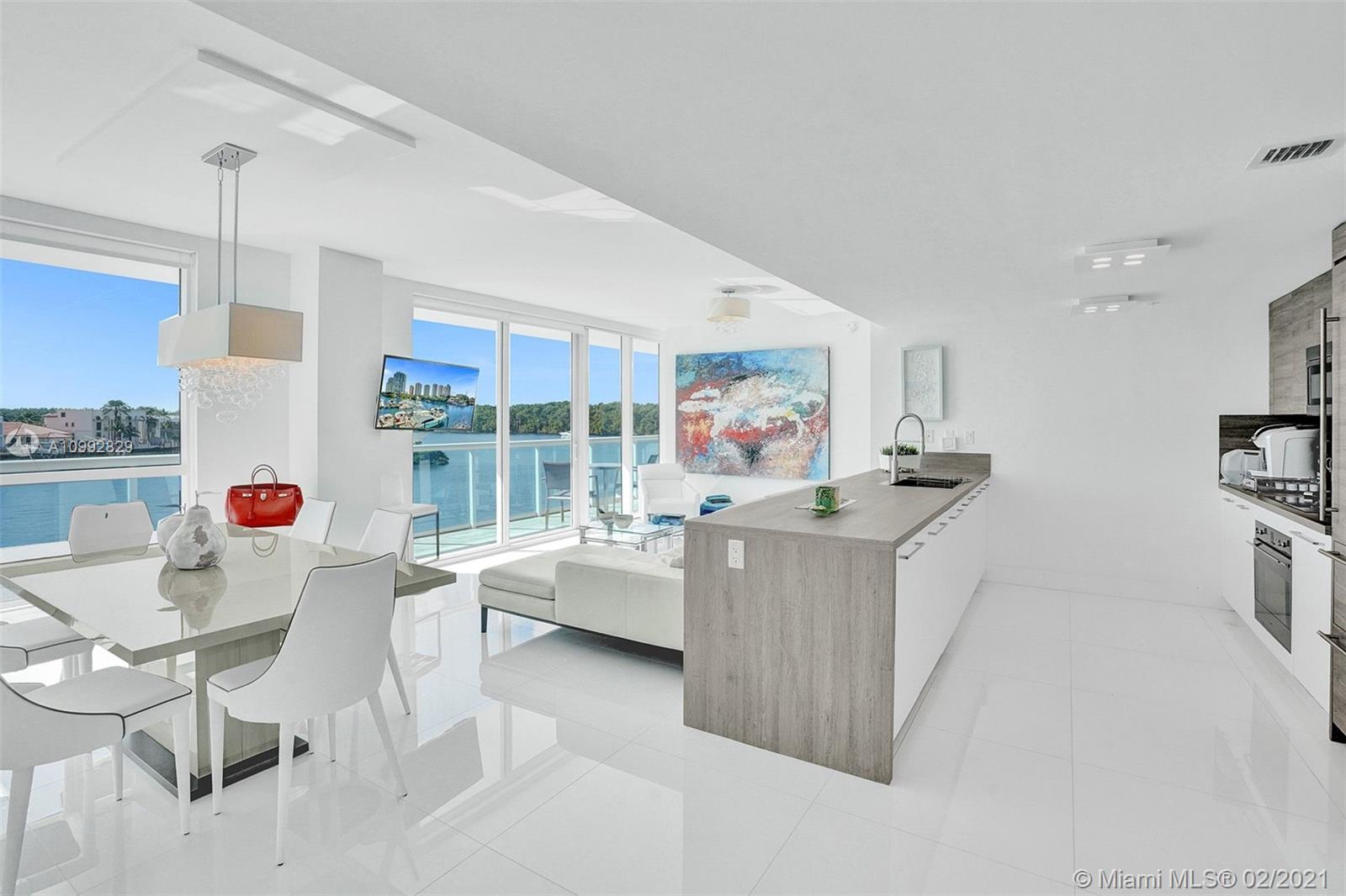 Sunny Isles Beach, FL 33160,400 Sunny Isles Blvd #319