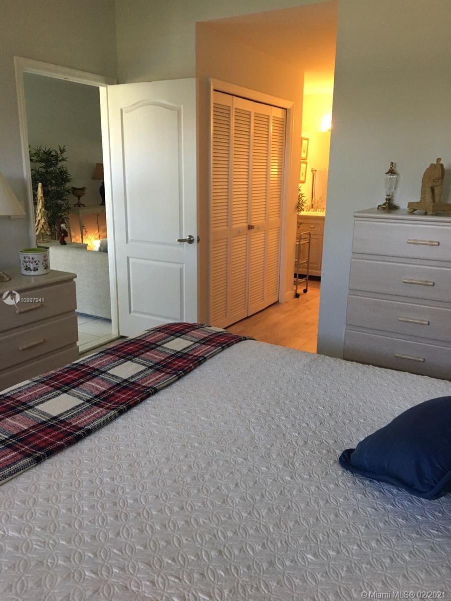 Naples, FL 34104,7340 Coventry Court #813