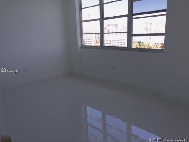 Miami, FL 33131,801 Brickell Bay Dr #1468