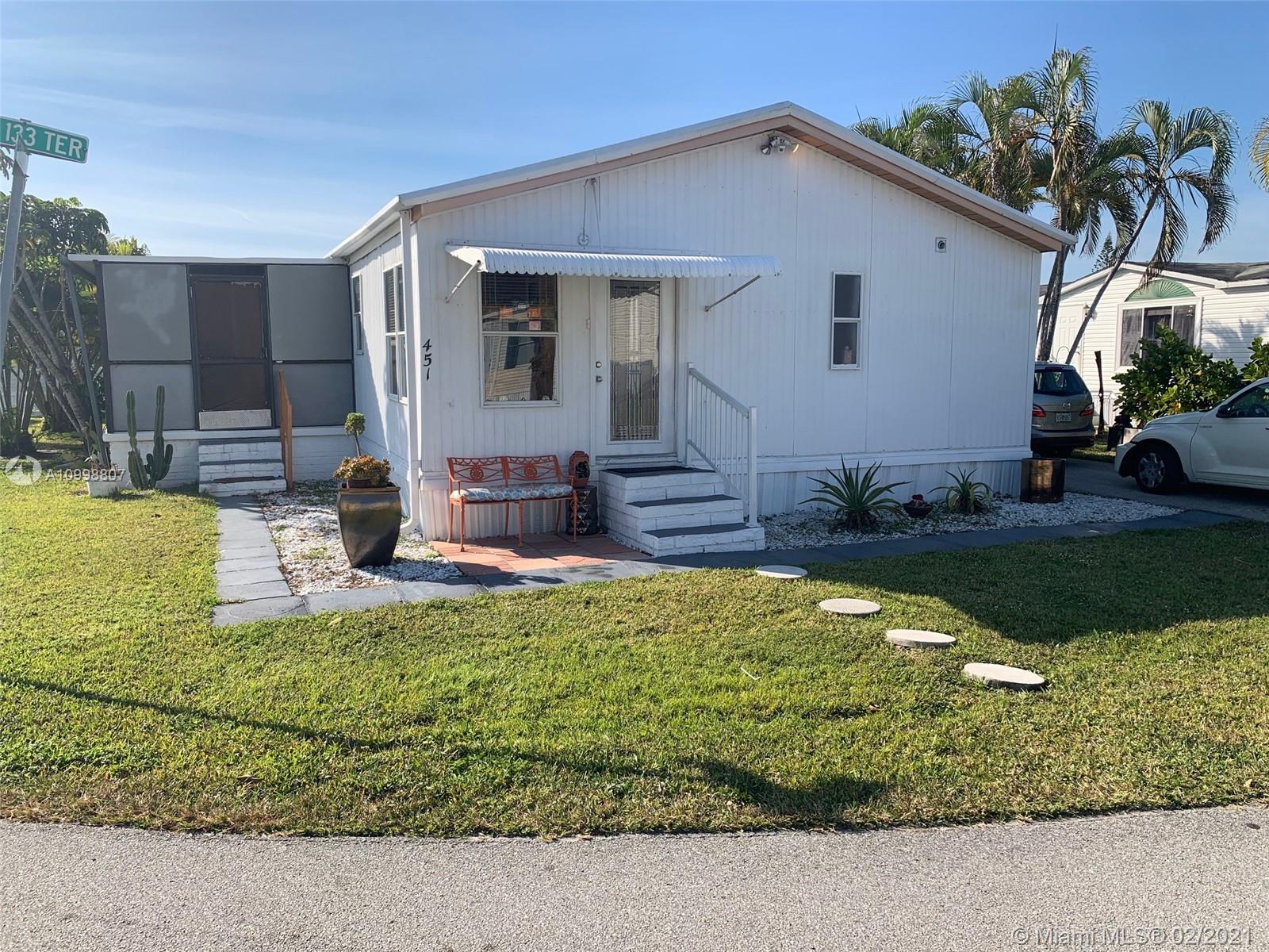 451 SW 133 terr, Davie, FL 33325