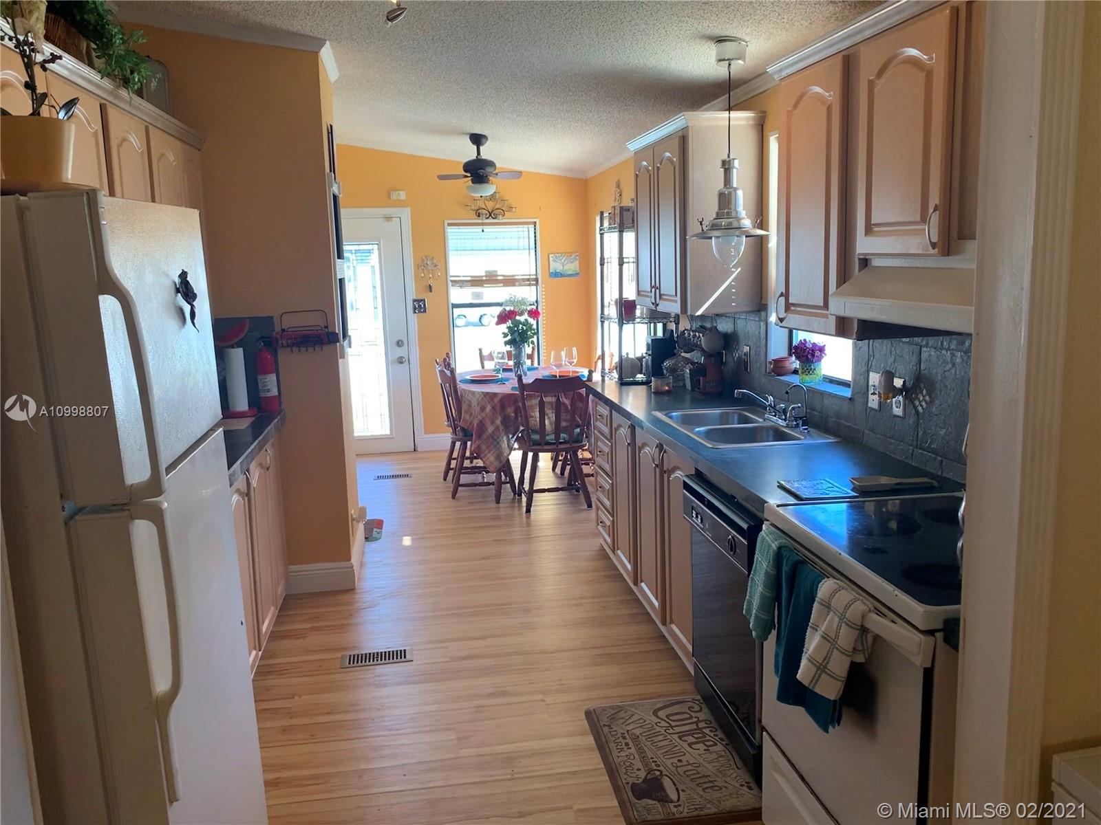 Davie, FL 33325,451 SW 133 terr