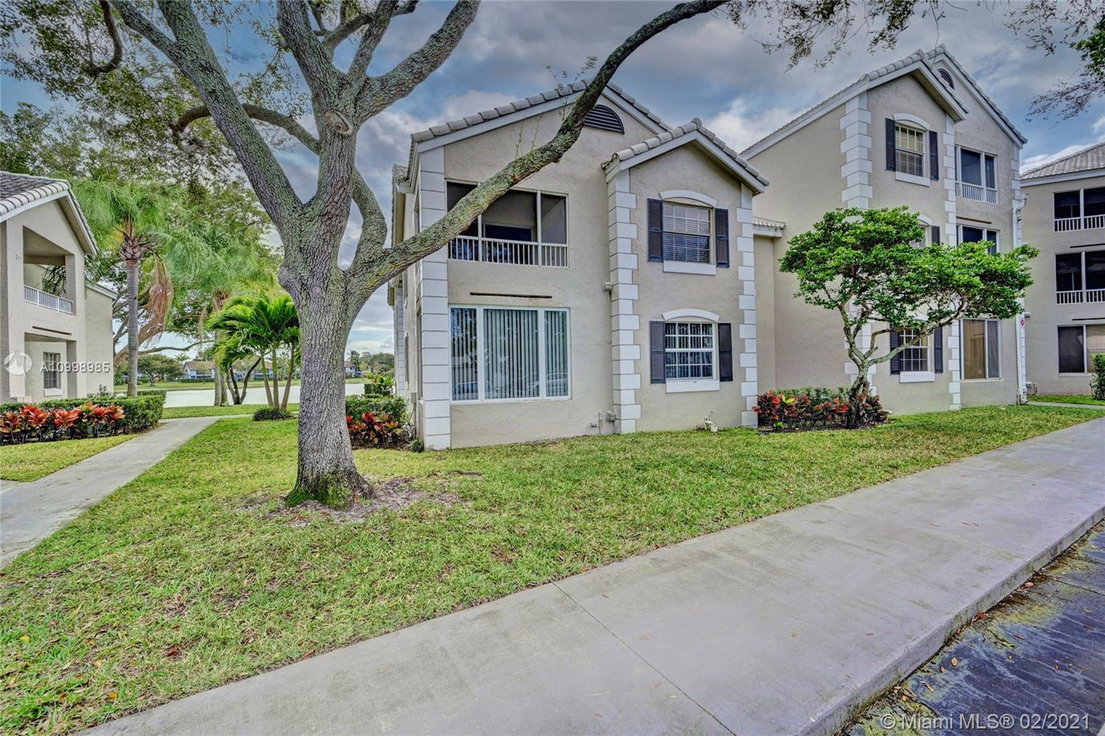 Oakland Park, FL 33309,2850 N Oakland Forest Dr #202