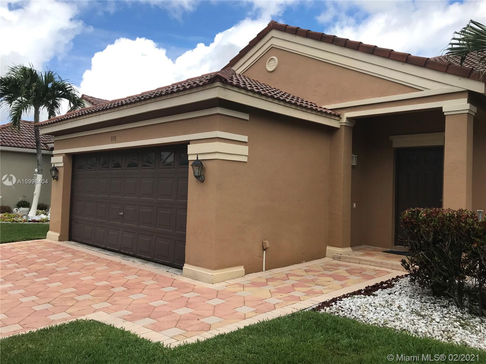 939 Falling Water Rd, Weston, FL 33326