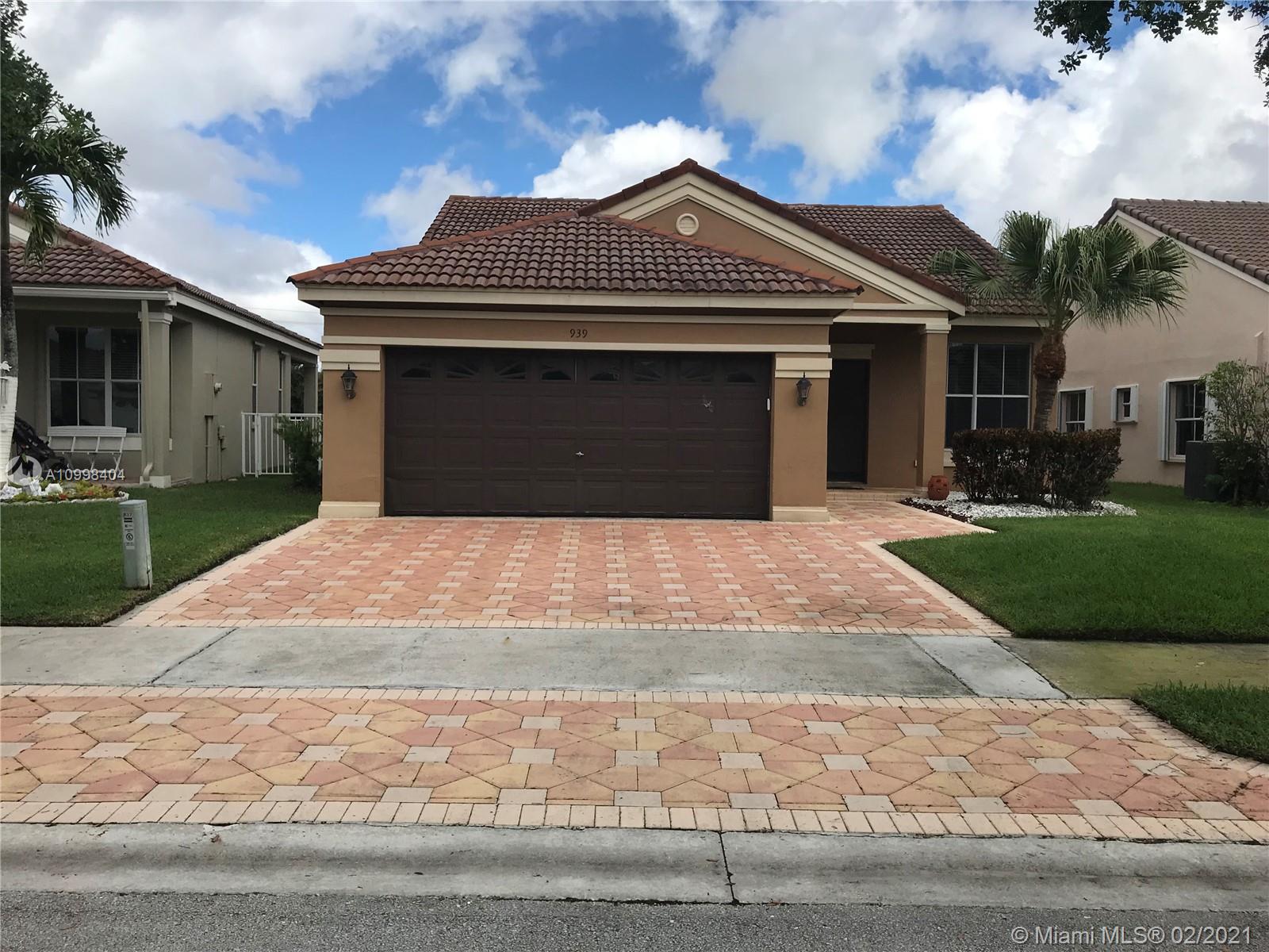 Weston, FL 33326,939 Falling Water Rd