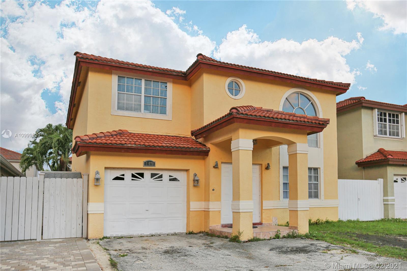 19670 NW 85th Ave, Hialeah, FL 33015