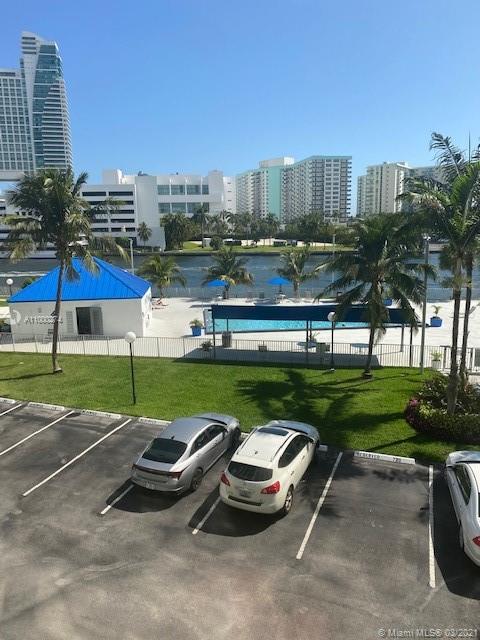 Hallandale Beach, FL 33009,200 Leslie Dr #304