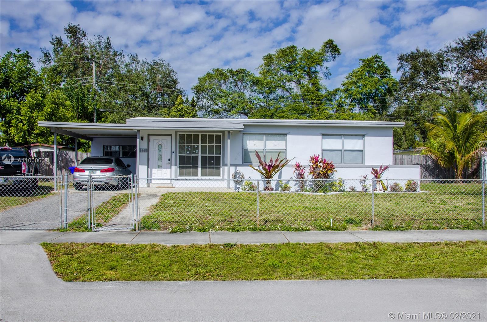 3221 SW 39th St, West Park, FL 33023