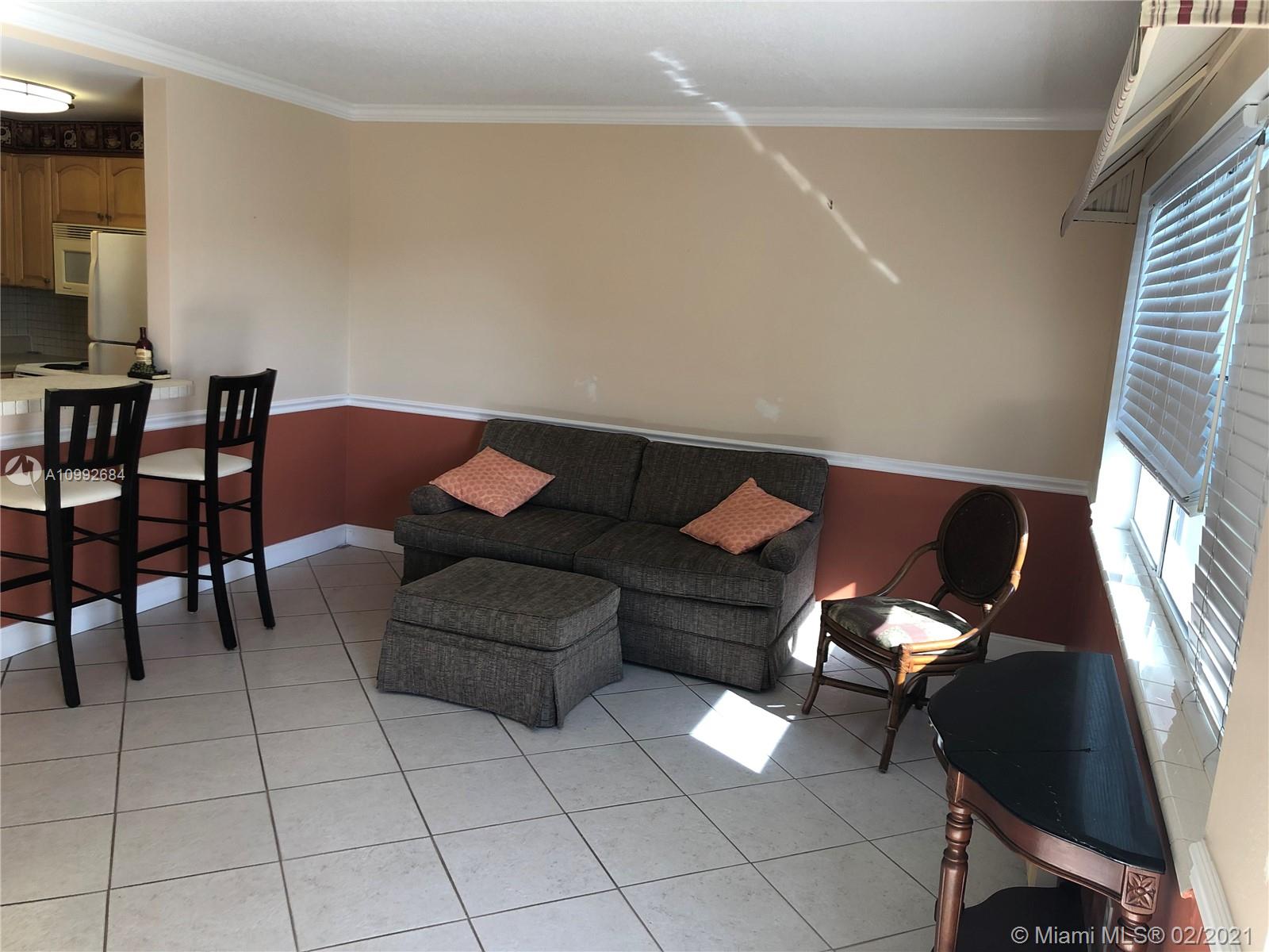 West Palm Beach, FL 33417,220 Camden J #220