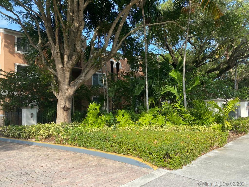 Miami, FL 33155,6841 SW 44th St #203