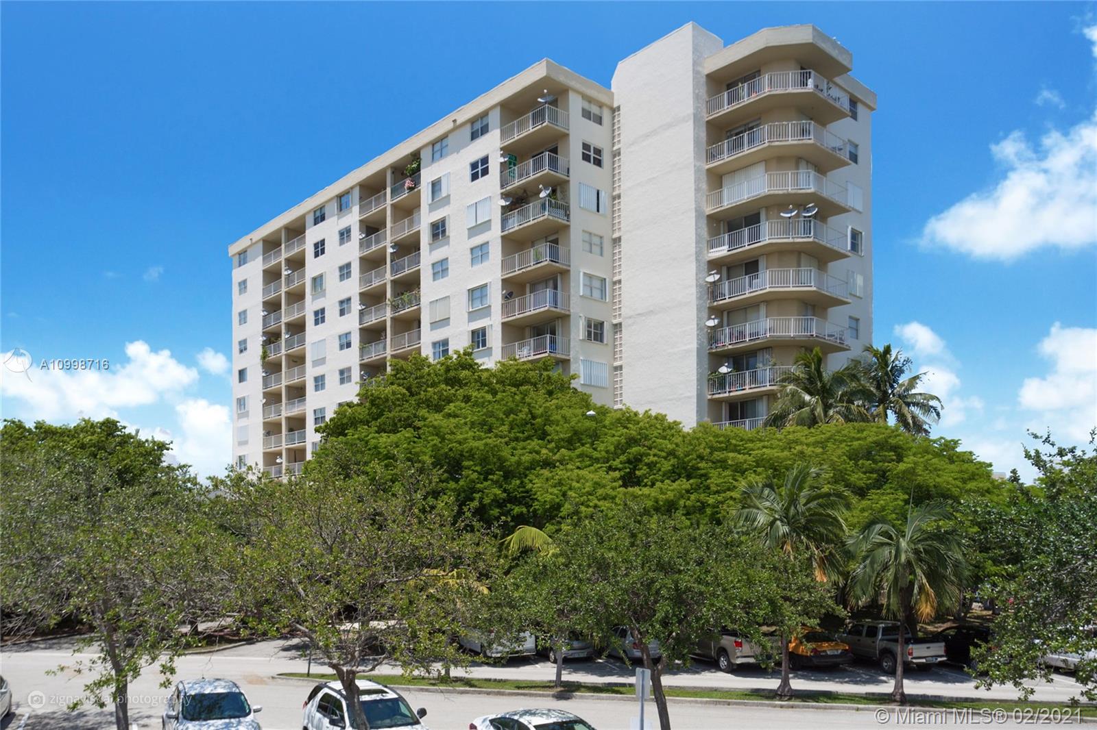 Miami Beach, FL 33141,6900 Bay Dr #5L