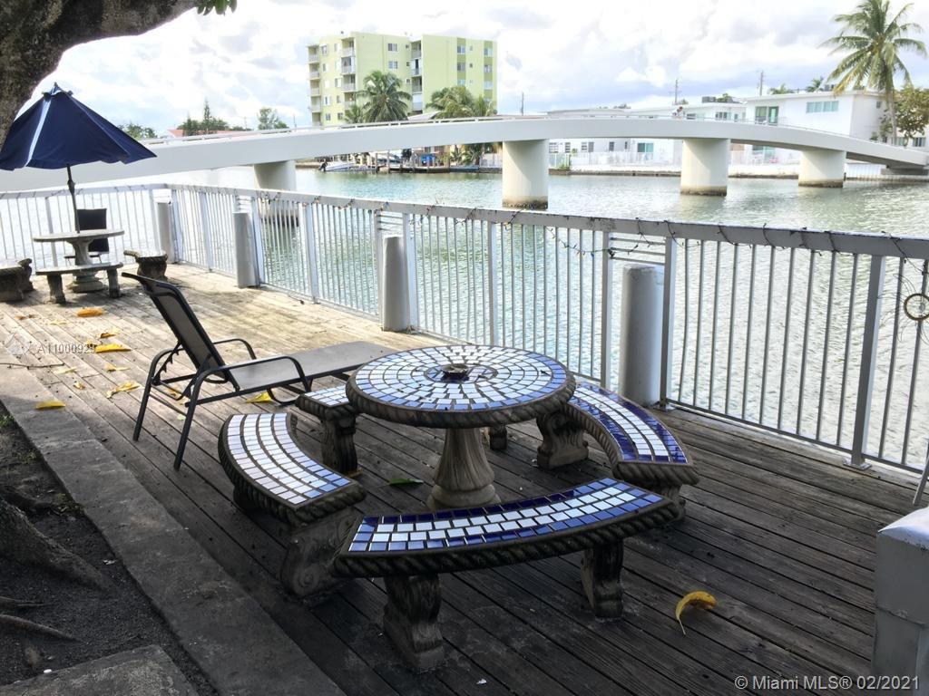 8080 Tatum Waterway Dr #25, Miami Beach, FL 33141