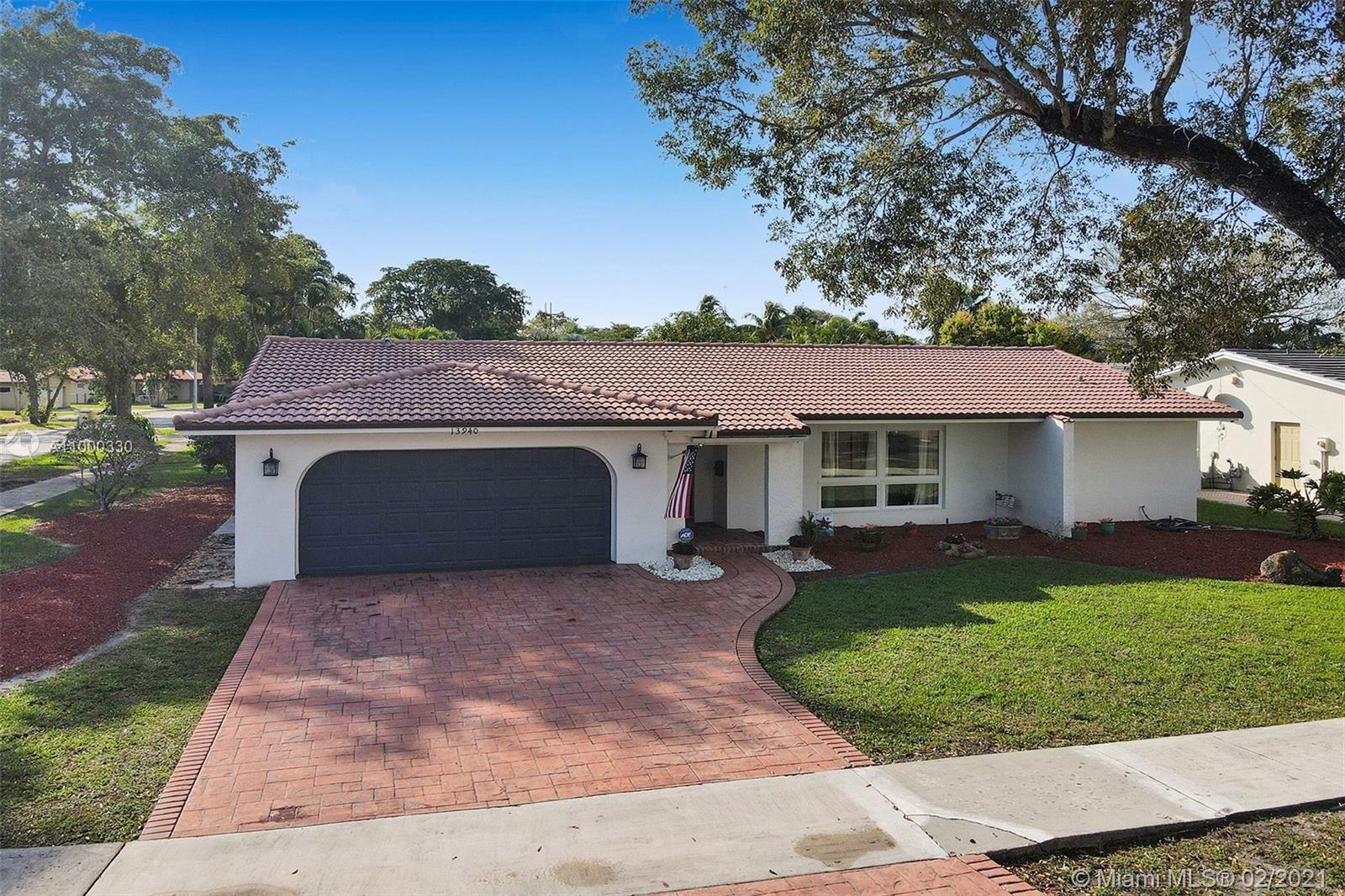 13940 LEANING PINE DR, Miami Lakes, FL 33014