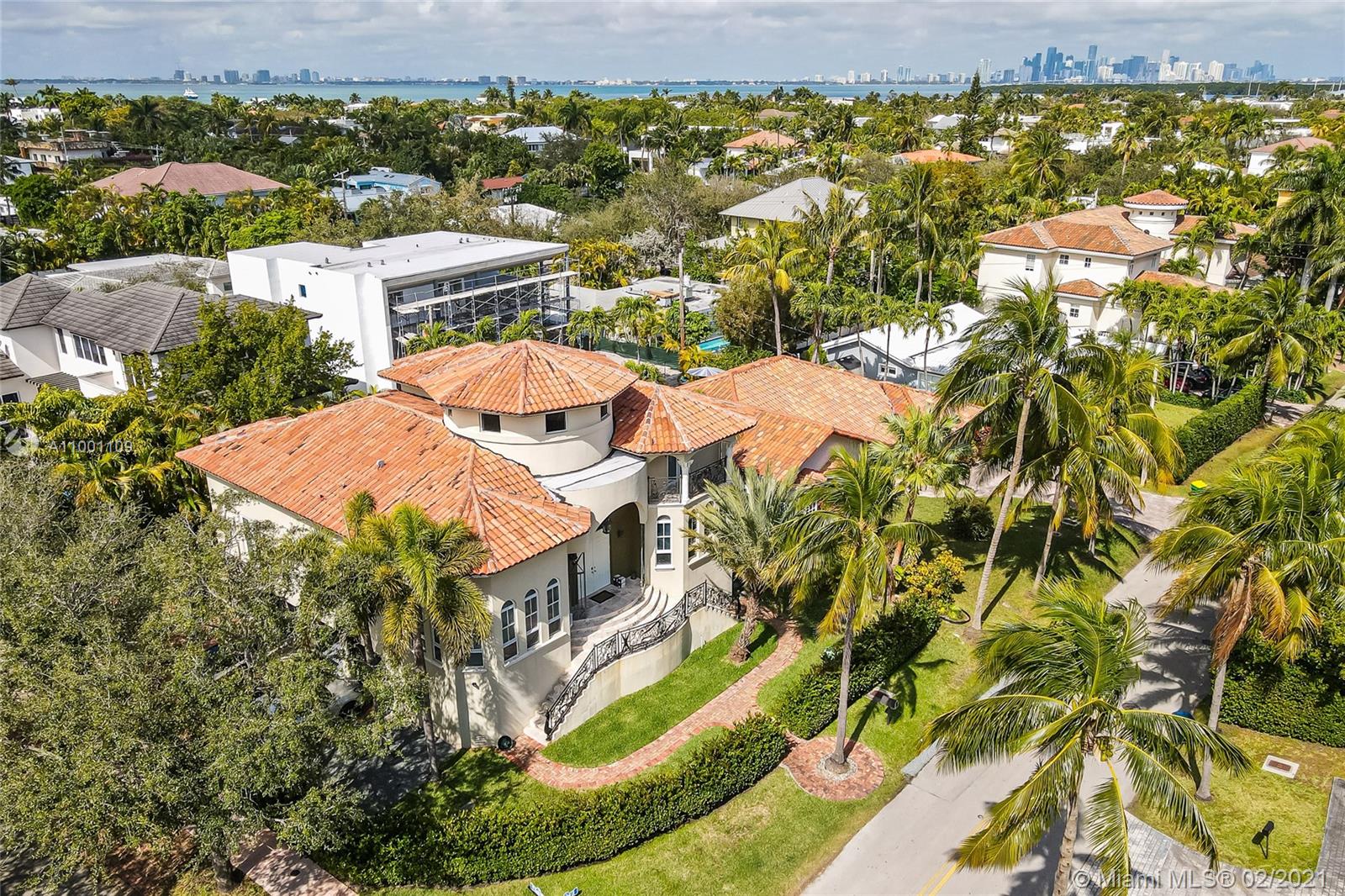 570 Hampton Ln, Key Biscayne, FL 33149