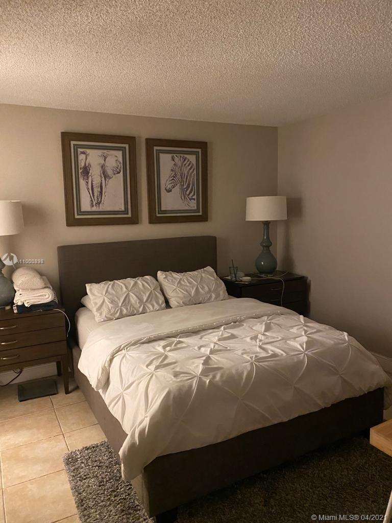 Weston, FL 33326,177 Lakeview Dr #201