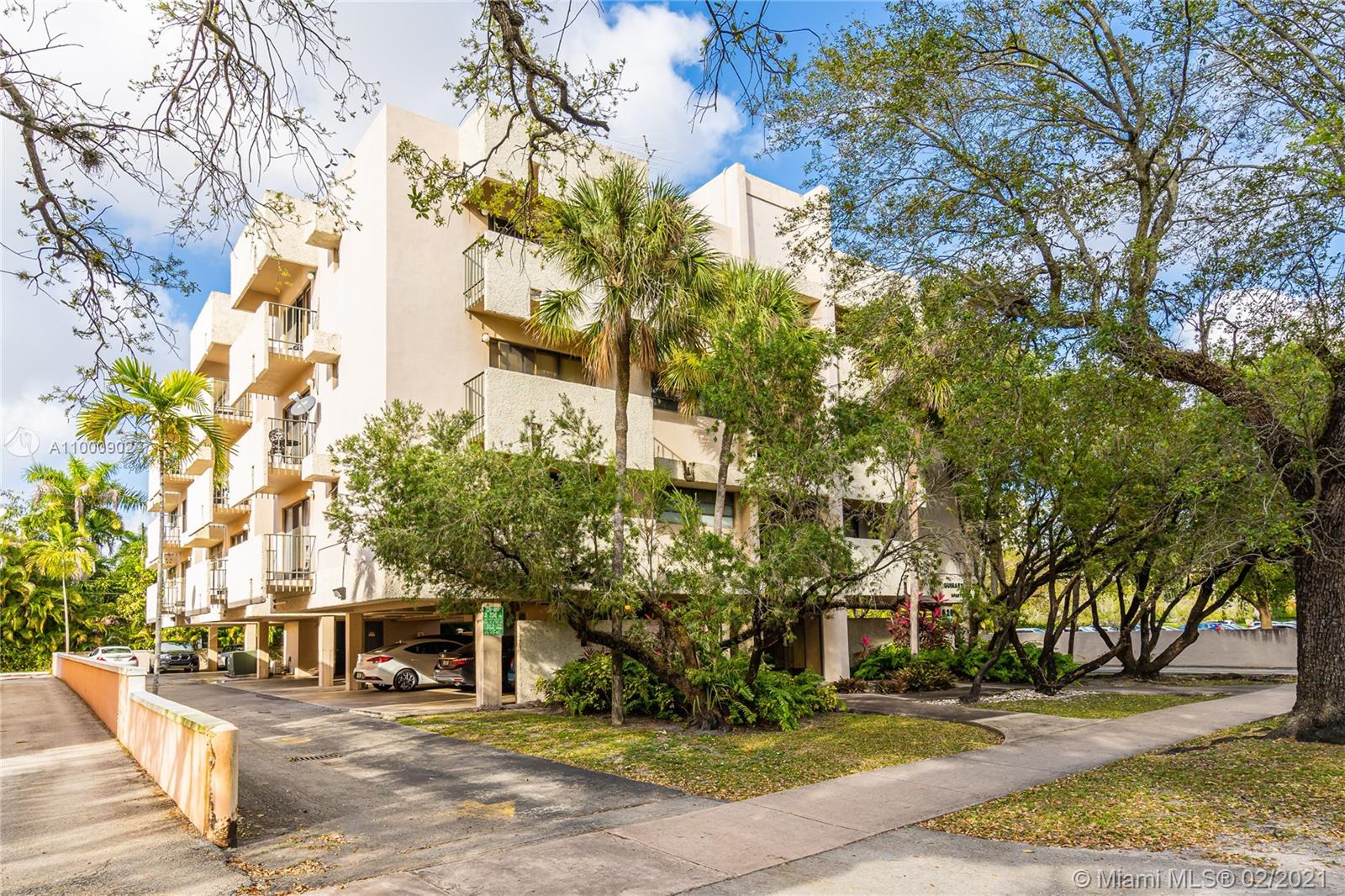 Coral Gables, FL 33134,525 Coral Way #403